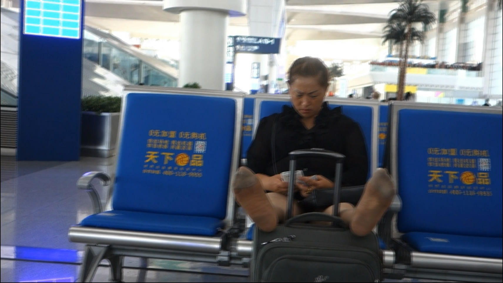 streetsnapnylon[00 00 17][20181204 233221 9]